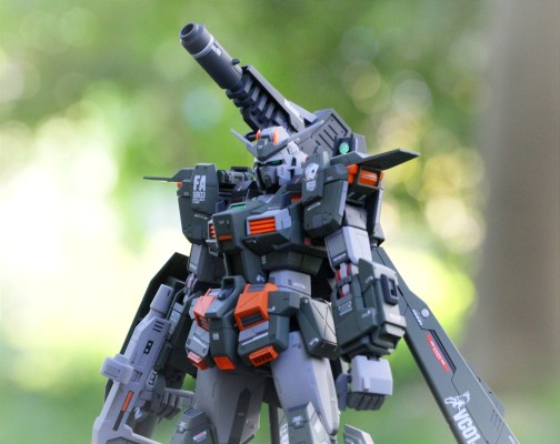 MG 1/100 兴风者高达