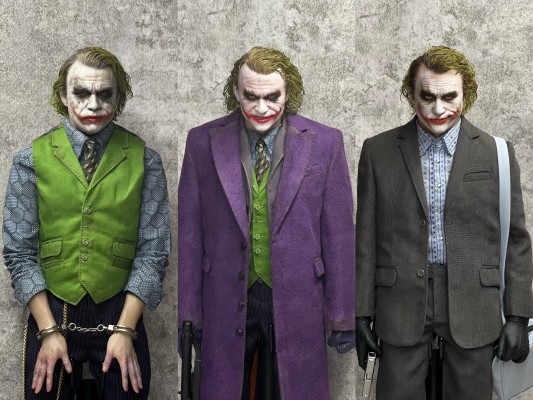 DC系列 蝙蝠侠：黑暗骑士 小丑（希斯·莱杰） 收藏级可动人偶