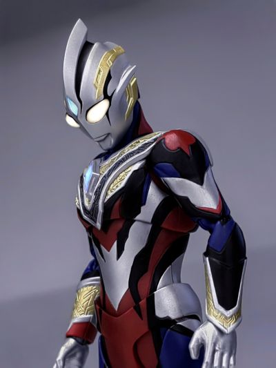 S.H.Figuarts 特利迦奥特曼 真特利迦