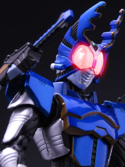 S.H.Figuarts 假面骑士钢斗王