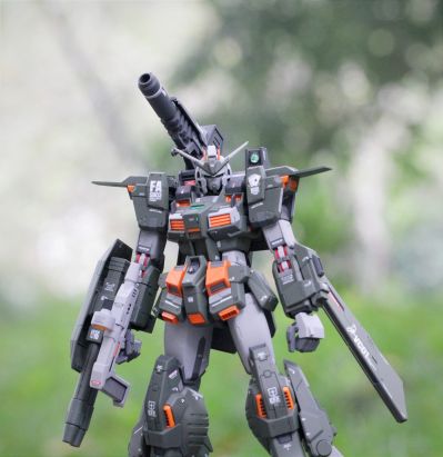 MG 1/100 兴风者高达