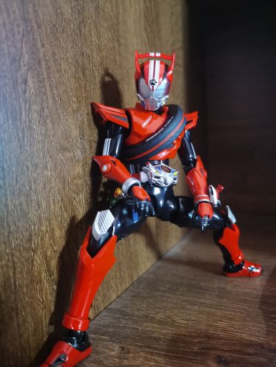 S.H.Figuarts 假面骑士驰骑 飙速型 平成世代版