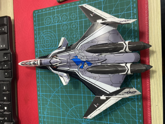 超时空要塞Δ VF-31F 齐格飞 (梅萨‧伊雷弗尔特机)