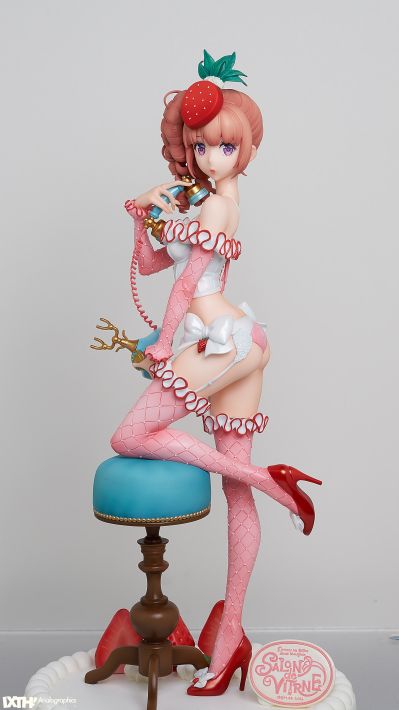 SALON de VITRINE 草莓短胸衣女孩