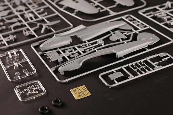 编号:81778 1/48 军用飞机系列 英国"飓风"Mk.ⅡC