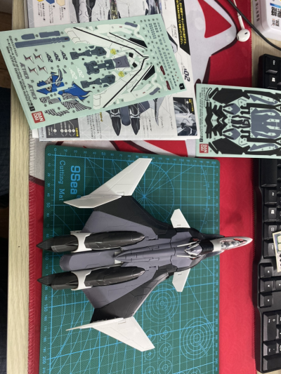 超时空要塞Δ VF-31F 齐格飞 (梅萨‧伊雷弗尔特机)