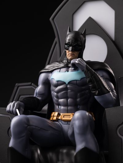 蝙蝠侠 与 莫比乌斯椅 合金载具手办