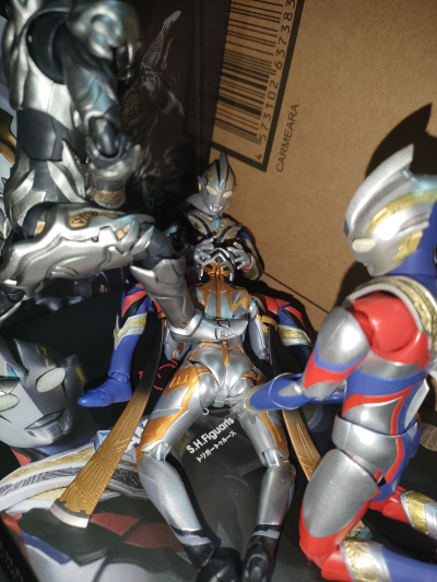 S.H.Figuarts 特利迦奥特曼 真特利迦