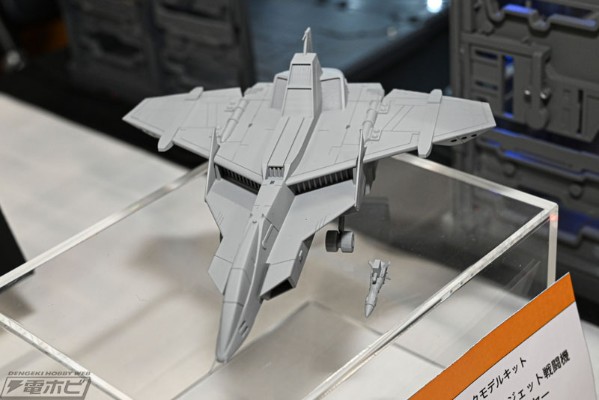 爱迪奥特曼 UGM（特殊政府成员）  多功能喷气战机 空中王牌