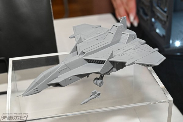 爱迪奥特曼 UGM（特殊政府成员）  多功能喷气战机 空中王牌