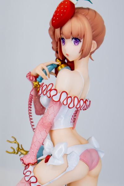 SALON de VITRINE 草莓短胸衣女孩