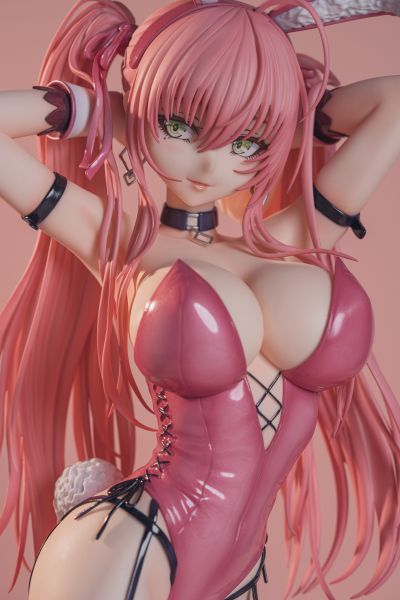 粉色双马尾兔女郎