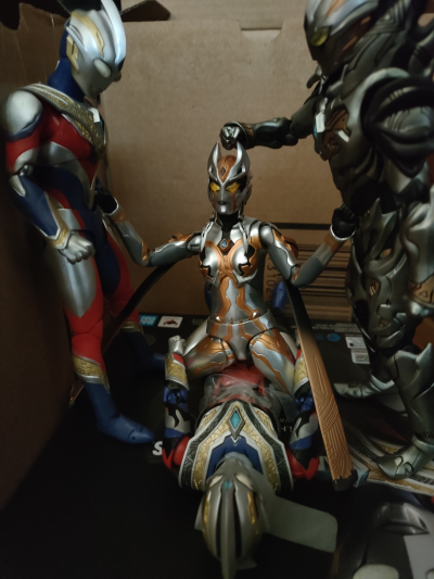 S.H.Figuarts 特利迦奥特曼 真特利迦