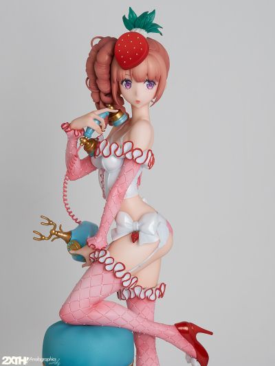 SALON de VITRINE 草莓短胸衣女孩