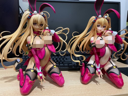 卡萝琳・尤莉 褐色兔女郎