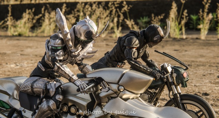 S.H.Figuarts  假面骑士暗日（BLACK SUN） 战蝗摩托