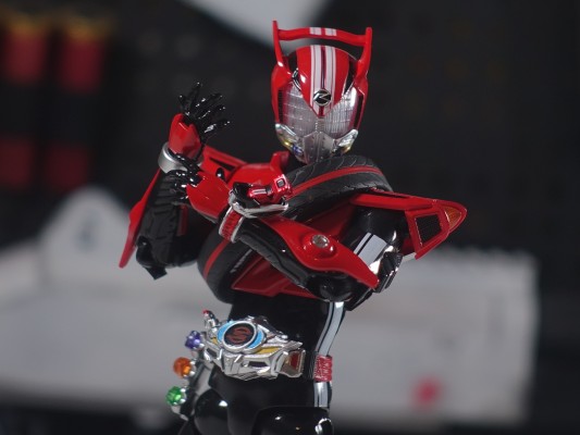 S.H.Figuarts 假面骑士驰骑 飙速型 平成世代版