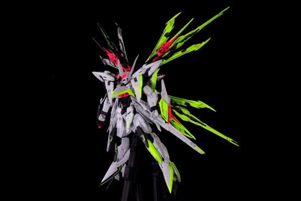 MG 1/100  天蚀高达 + 扩展件 (赛博配色)