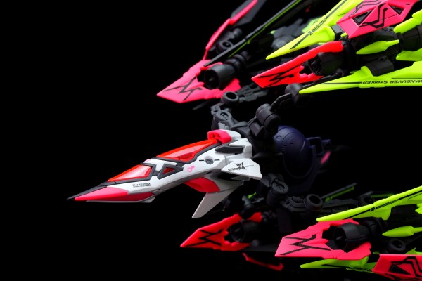 MG 1/100  天蚀高达 + 扩展件 (赛博配色)