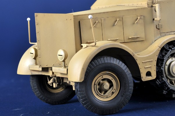 编号:09577 1/35 装甲车辆系列 18吨半履带88毫米自行防空炮