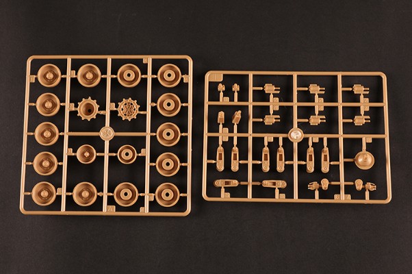 编号:84566 1/35 装甲车辆系列 现代德国 BPz3A1“水牛”装甲救援车