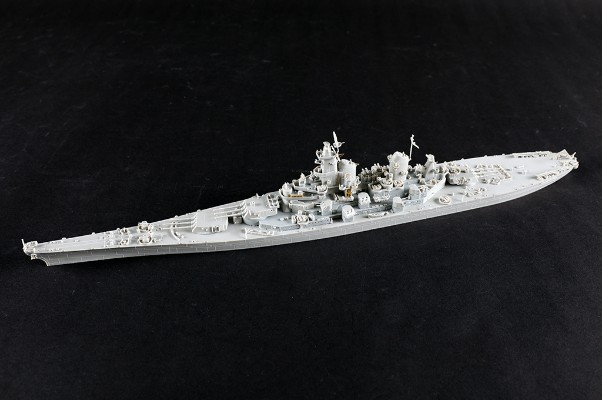编号：06749 1/700 世界战舰系列 美国“依阿华”号战列舰BB-61