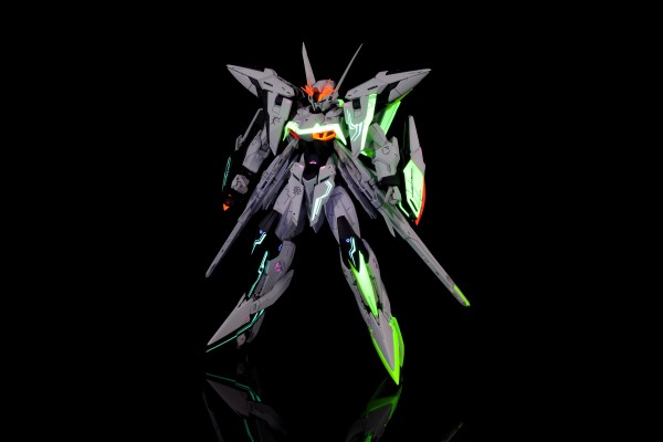 MG 1/100  天蚀高达 + 扩展件 (赛博配色)