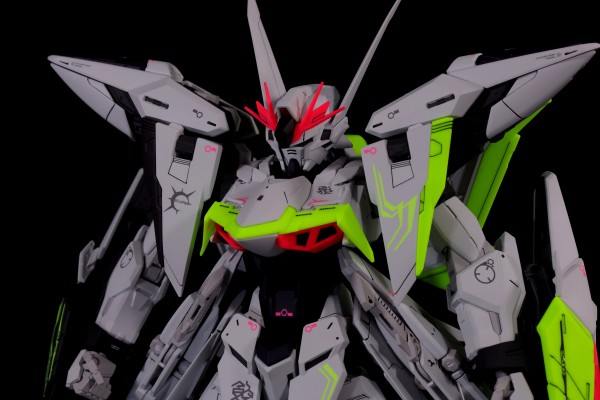 MG 1/100  天蚀高达 + 扩展件 (赛博配色)