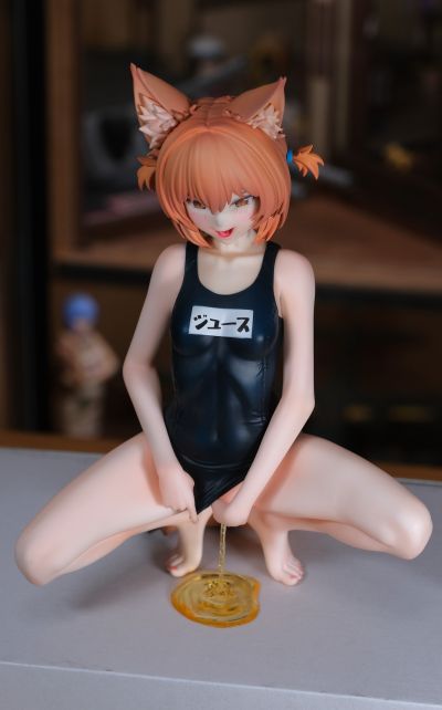 橙汁内酱の泳池放尿play