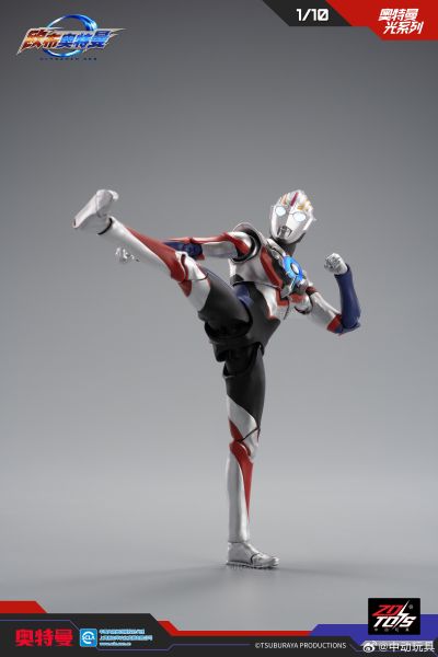 奥特曼光系列 欧布奥特曼（重光形态）