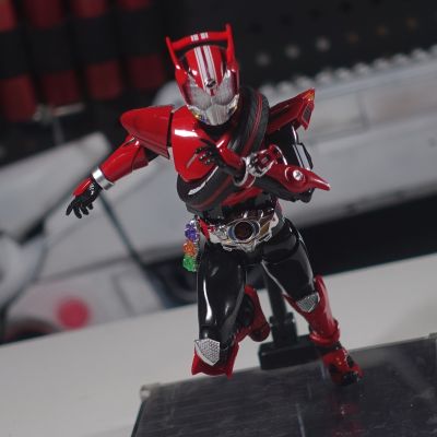 S.H.Figuarts 假面骑士驰骑 飙速型 平成世代版