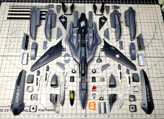 超时空要塞 VF-19A“SVF-440 Dullahans”附带高速装备 + 高机动导弹