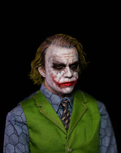 DC系列 蝙蝠侠：黑暗骑士 小丑（希斯·莱杰） 收藏级可动人偶