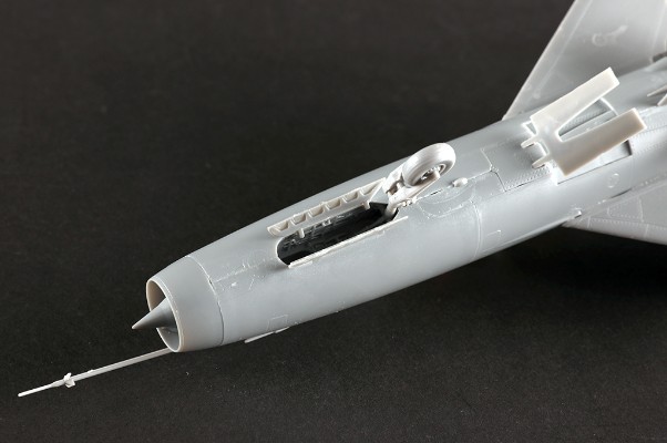 编号：02825 1/48 军用飞机系列 中国歼教-7A教练机