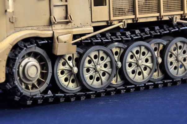 编号:09577 1/35 装甲车辆系列 18吨半履带88毫米自行防空炮