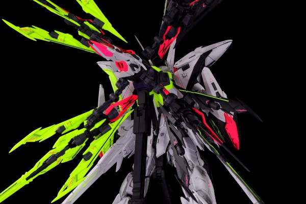 MG 1/100  天蚀高达 + 扩展件 (赛博配色)