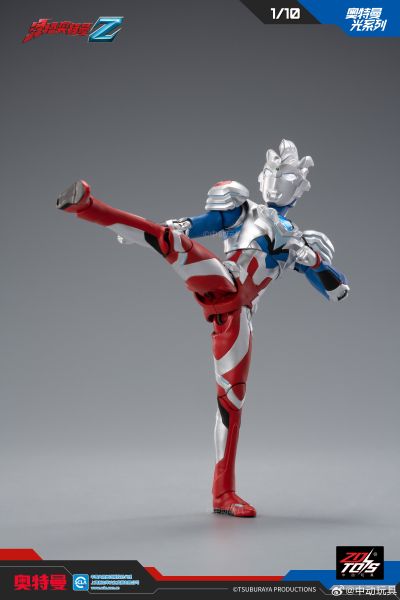 奥特曼光系列  泽塔奥特曼（阿尔法装甲）