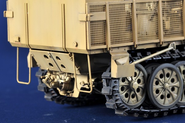 编号:09577 1/35 装甲车辆系列 18吨半履带88毫米自行防空炮