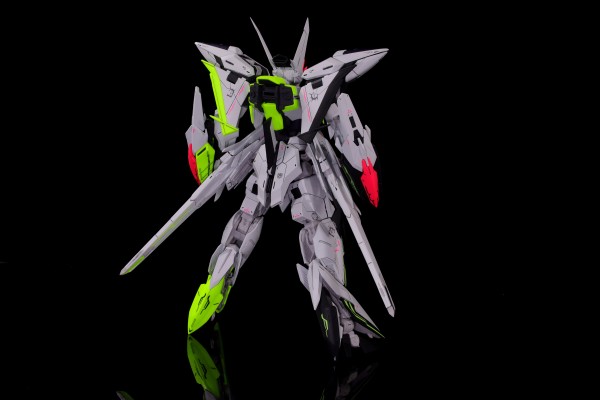 MG 1/100  天蚀高达 + 扩展件 (赛博配色)