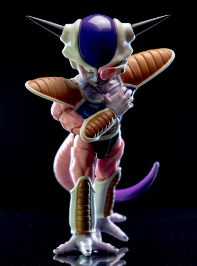 S.H.Figuarts  弗利萨 第一形态 ＆ 弗利萨飞船