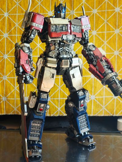 3Z0432 DLX 变形金刚：超能勇士崛起 擎天柱