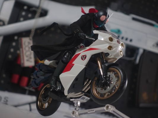 S.H.Figuarts  新·假面骑士 旋风号