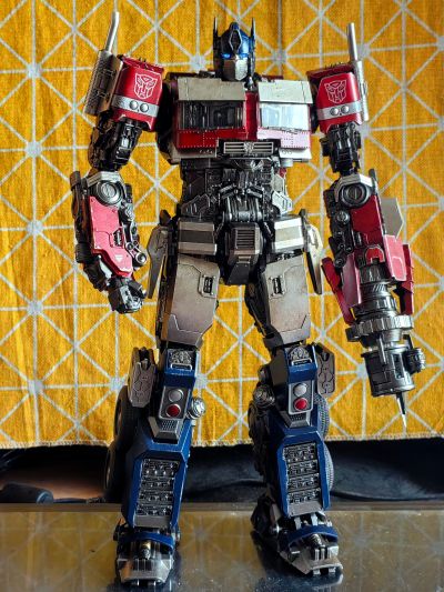 3Z0432 DLX 变形金刚：超能勇士崛起 擎天柱