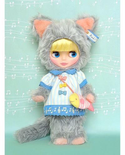 Blythe 佐伊和她的宠物鱼