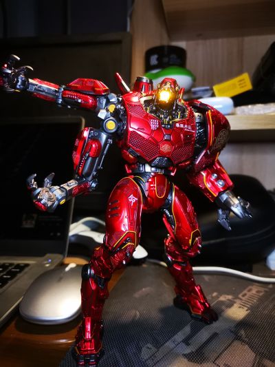 环太平洋 暴风赤红