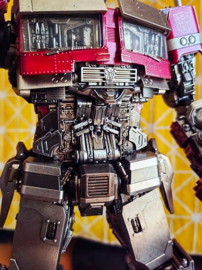 3Z0432 DLX 变形金刚：超能勇士崛起 擎天柱