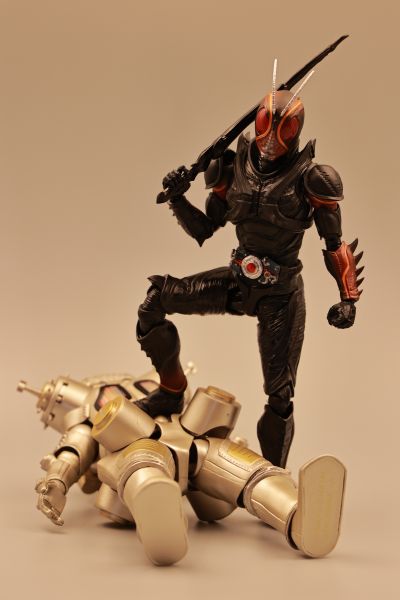 S.H.Figuarts 假面骑士BLACK SUN 假面骑士暗日（首次变身）