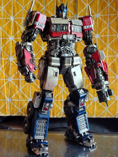 3Z0432 DLX 变形金刚：超能勇士崛起 擎天柱