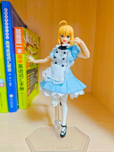 figma#598 女性素体（爱莉丝）和 连身裙+围裙装