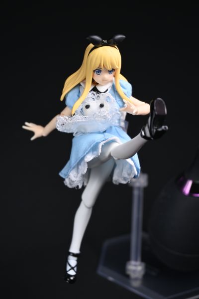 figma#598 女性素体（爱莉丝）和 连身裙+围裙装